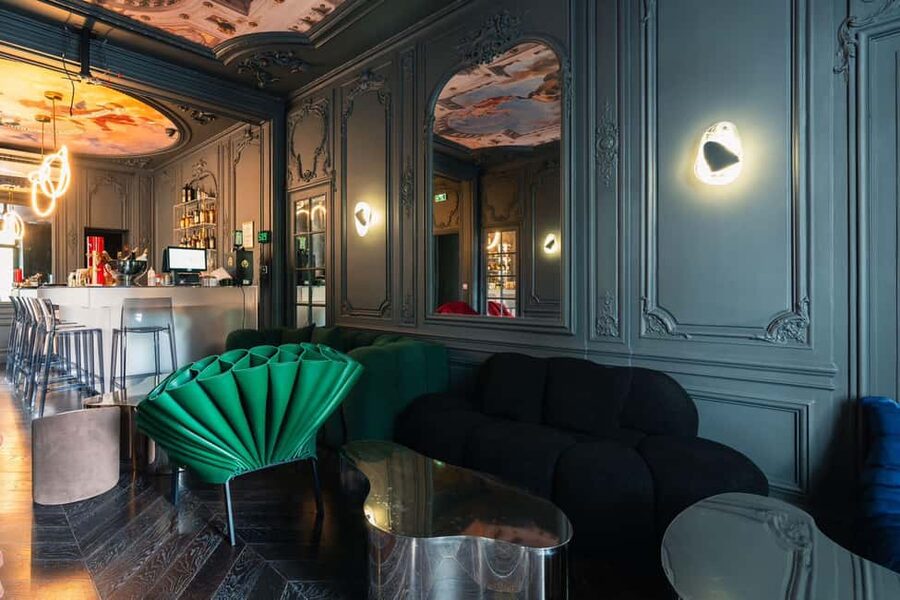 Cocktails lessons in Speakeasy - Alcohol-free options and age limits