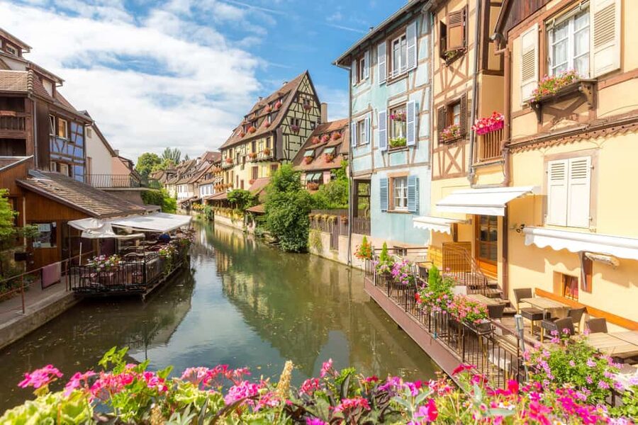 Colmar: Express Walk with a Local in 60 minutes - Colmar’s smaller streets and fairy-tale look
