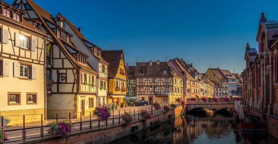 Colmar: Private Guided Walking Tour of the City Center - Starting at Unterlinden and getting oriented