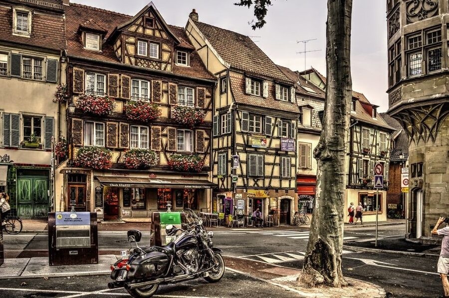 Colmar: Private Guided Walking Tour of the City Center - The Tanneurs district and its pale façades