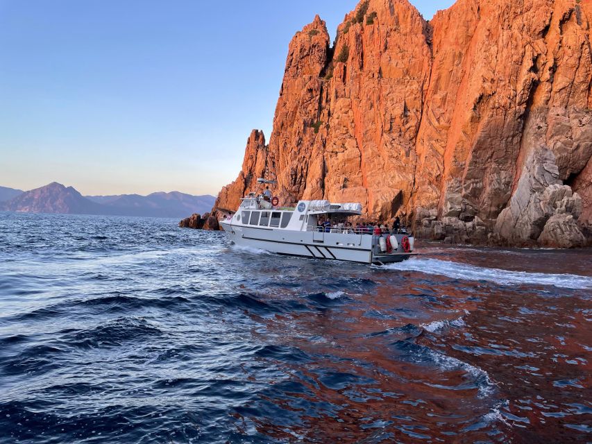 Croisière visite des Calanques de Piana Baignade en vedette - Red rock and blue water on Corsica’s west coast