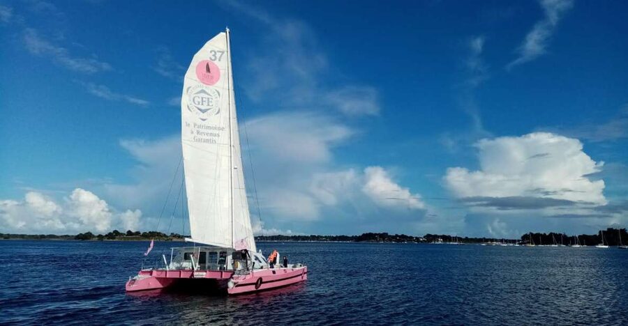 Day trip to Houat Island - Sailing Toward Houat from Brittany
