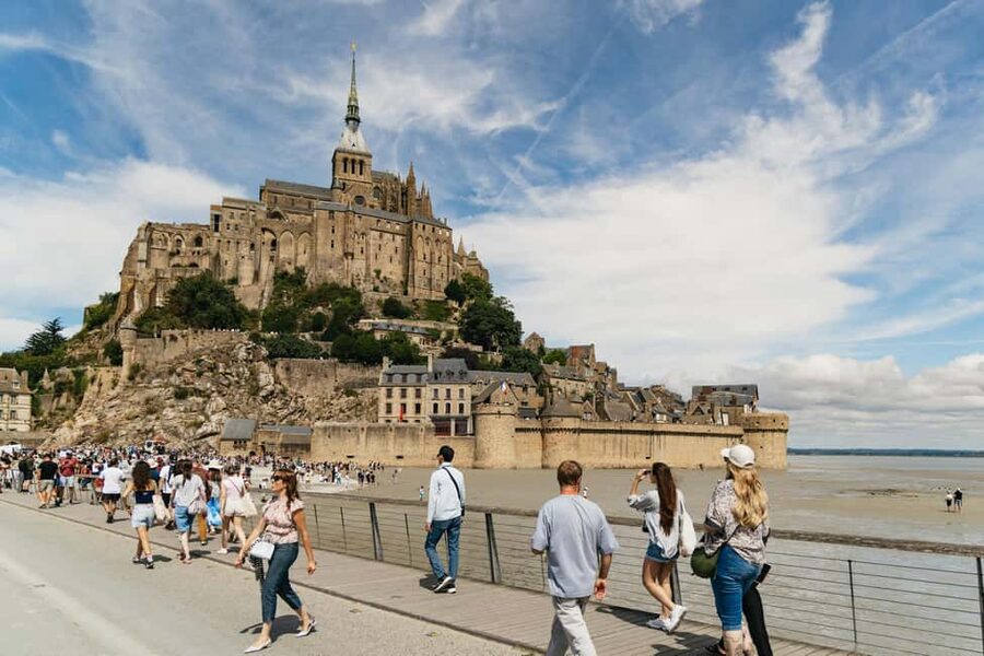 Day Trip to Mont-Saint-Michel from Paris - Lunch, shops, and making the short visit count
