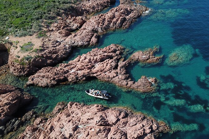 Departure from Saint-Raphaël - The creeks of Estérel - Why the Estérel coast is best seen from the water