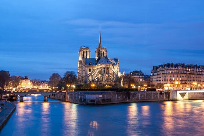 Dinner Cruise Prestige Check-out from the Eiffel Tower - A Paris dinner with the Seine as your backdrop