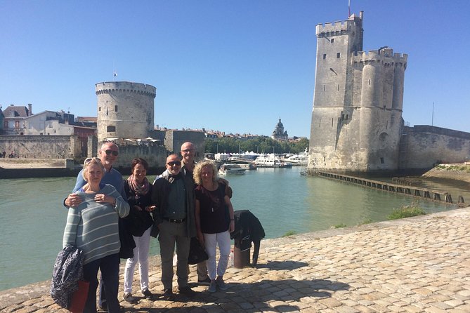 Discover La Rochelle: Discovery Walking Tour of La Rochelle - Starting among La Rochelle’s famous towers
