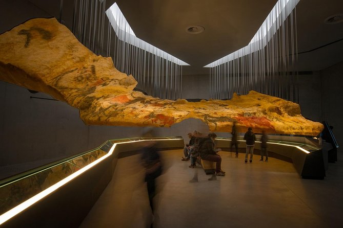 Dordogne Day Tour : Prehistory and The Art of the Caves from Sarlat - La Roque Saint-Christophe and life against the cliff