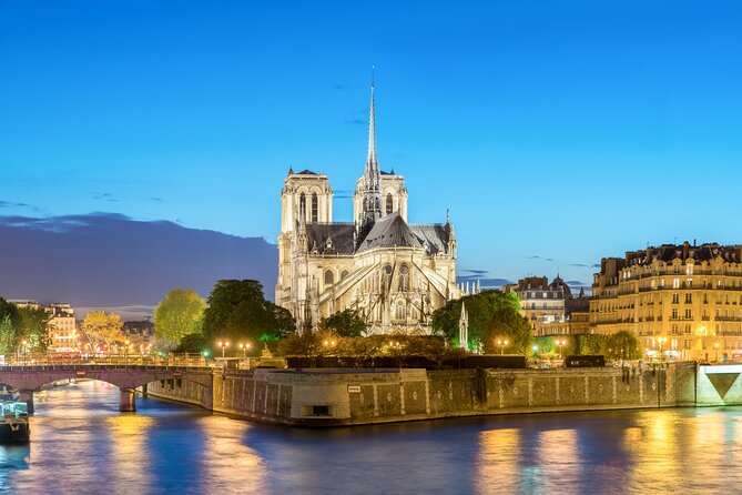 Early Access Paris Notre Dame Cathedral Walking Tour - A short walk beside the Seine