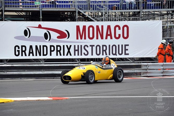 Excursion partagée Eze, Monaco & Monte Carlo from Nice - Monaco-Ville and the 11:55 guard change
