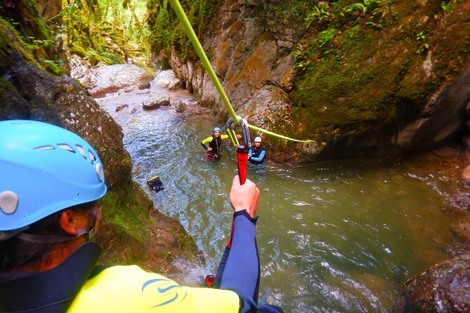 First canyoning in Grenoble in the Vercors - The 15-minute walk to the gorge