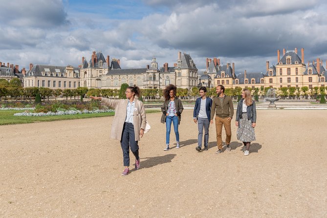 Fontainebleau and Vaux le Vicomte Chateaux Day Trip from Paris - Two châteaux, two very different moods