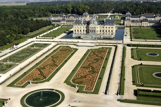 Fontainebleau and Vaux le Vicomte Chateaux Day Trip from Paris - Why the audio guides matter