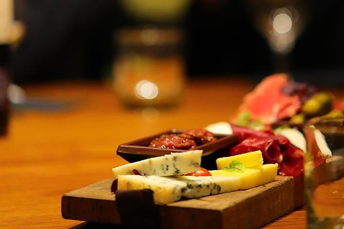 French Wine and Champagne Tasting in Paris - A French wine class in a Paris cellar