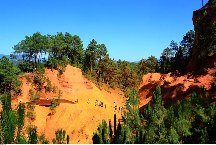 From Avignon: Full-Day Best of Provence Tour - Roussillon and the red ochre streets