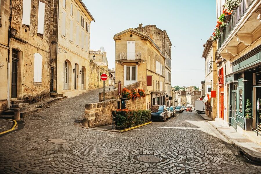From Bordeaux: St. Emilion Village Half-Day Wine Tour - Who should book this Saint-Émilion tour?