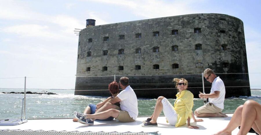 From La Rochelle: Sailing Cruise to Fort Boyard - Reaching Fort Boyard by sail