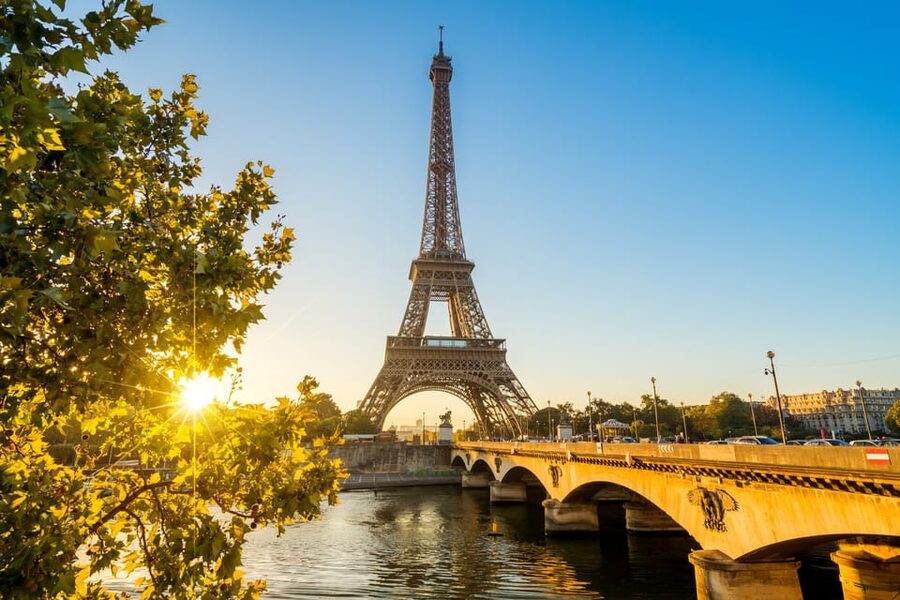 From Le Havre: Paris with River Cruise Shore Excursion - What the guides add to the day