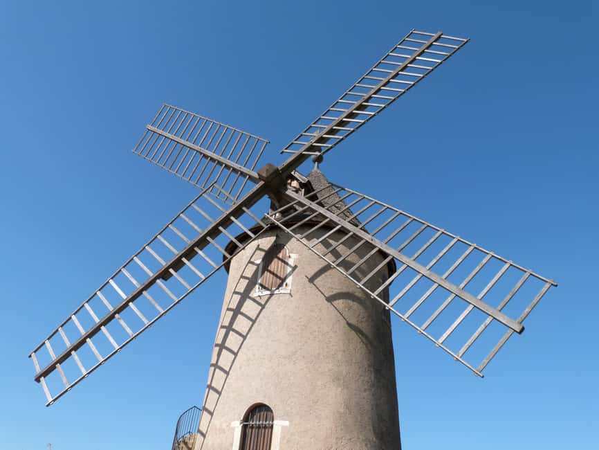 From Lyon: Beaujolais Wine Route Half-Day Tour - From Bellecour Square to Beaujolais vineyards