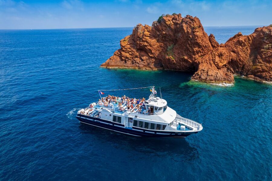 From Mandelieu: Corniche d'Or Sightseeing Cruise with Guide - What the commentary adds, and where it falls short