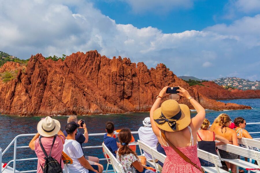 From Mandelieu: Corniche d'Or Sightseeing Cruise with Guide - Seeing Mont Vinaigre from the water