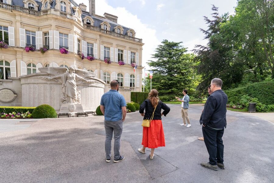 From Paris: Day Trip to Champagne with 8 Tastings & Lunch - Lunch at a small producer is the heart of the day
