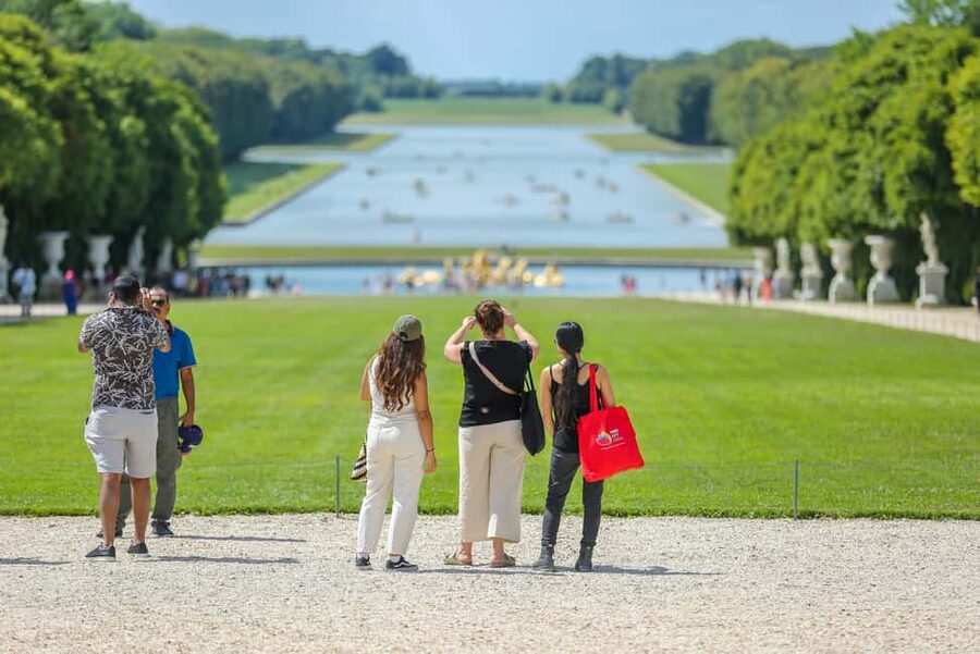 From Paris: Full-Day Guided Tour of Versailles - The coach from Paris and the new meeting point