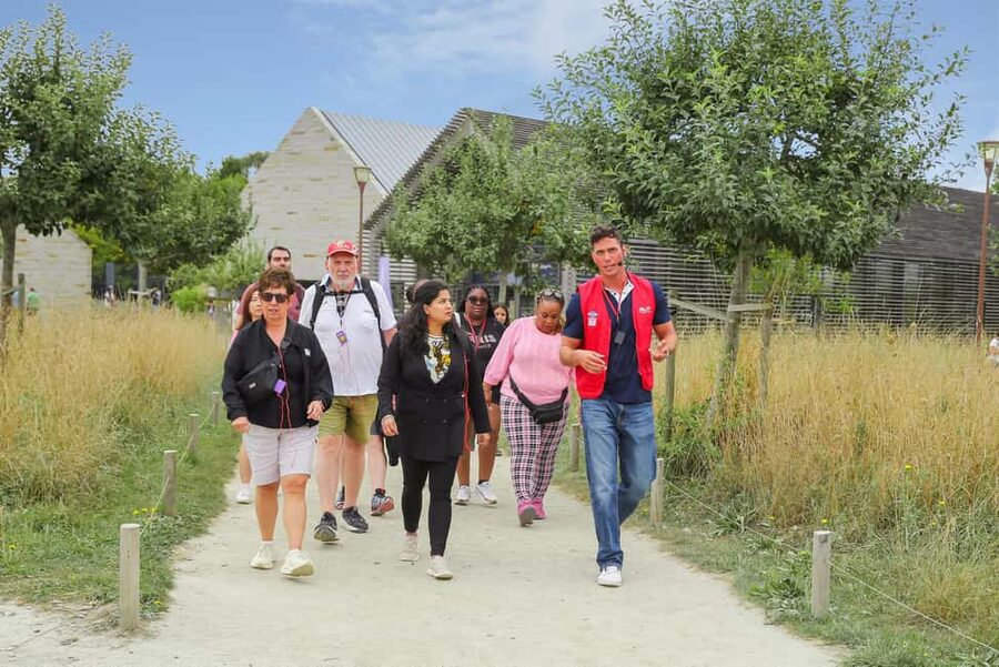 From Paris: Full-Day Mont Saint-Michel Guided Tour - Food, weather, and what to carry