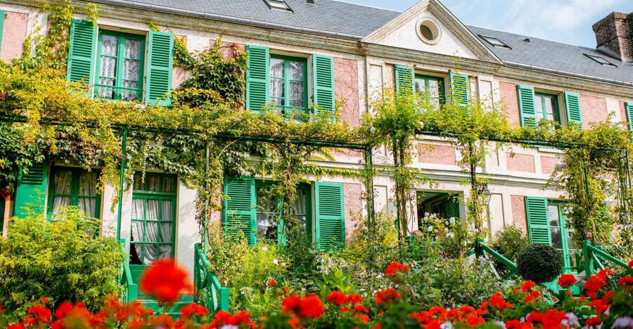 From Paris: Giverny and Versailles Palace Guided Day Trip - Who will get the most from it