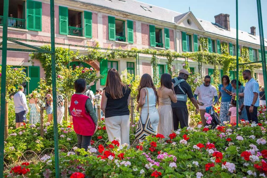 From Paris: Giverny Day Trip with Audio Guide or Live Guide - Arriving at Monet’s house and gardens