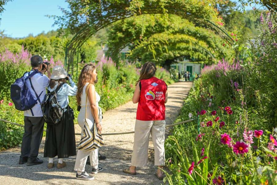 From Paris: Giverny Day Trip with Audio Guide or Live Guide - The best time of day and year