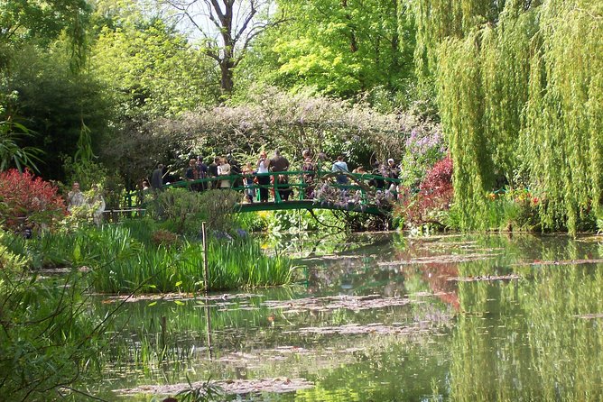 From Paris: Monet Gardens & Giverny Bike Tour with Picnic Stop - Why the bike route gives Giverny more meaning
