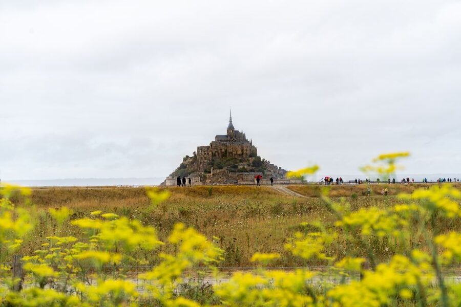 From Paris: Mont Saint Michel Day Trip with a Guide - Arriving at the island and getting oriented