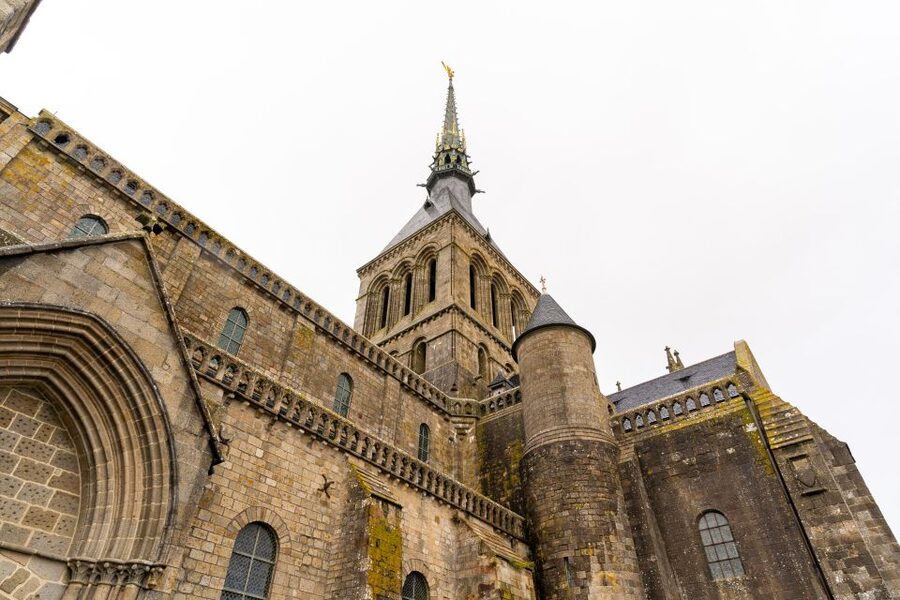 From Paris: Mont Saint Michel Day Trip with a Guide - Choosing lunch on the island