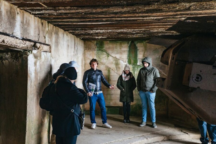 From Paris: Normandy D-Day Landing Beaches Full-Day Tour - Longues-sur-Mer and the German battery