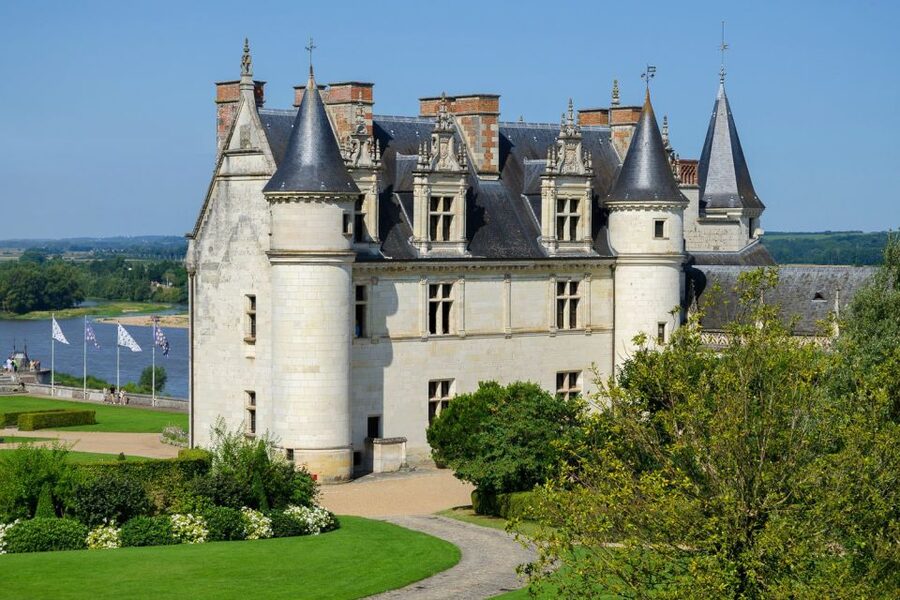 From Paris: Small-Group Loire Valley Castles Full-Day Tour - Chambord and the grand royal finish
