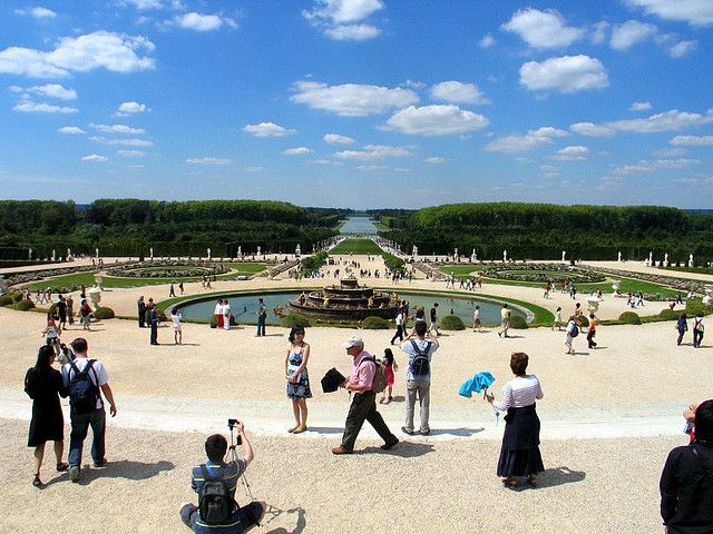 From Paris: Versailles Guided Tour by Deluxe Minibus - Why a guide changes Versailles