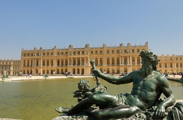 From Paris: Versailles Guided Tour by Deluxe Minibus - The minibus ride from central Paris