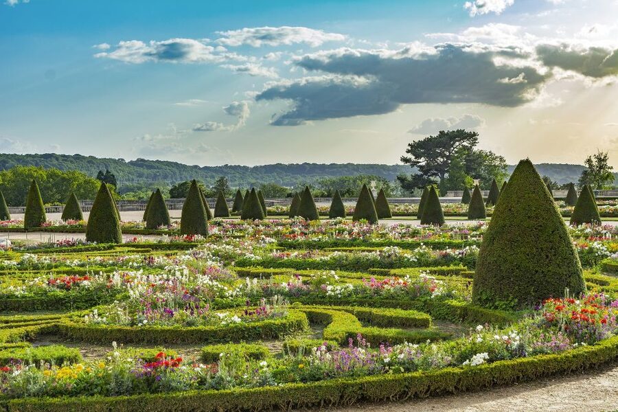 From Paris: Versailles Palace and Gardens Guided Experience - Why start with the Versailles gardens
