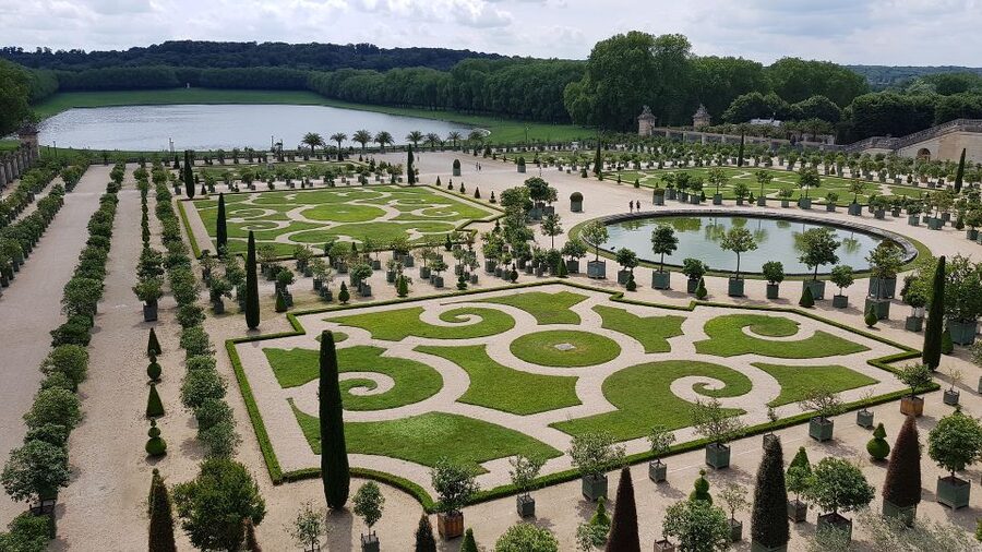 From Paris: Versailles Palace and Gardens Guided Experience - The two-hour walk through the royal grounds