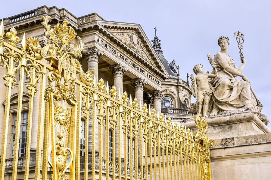 From Paris: Versailles Palace & Gardens with Transportation - Who should book this Versailles trip?