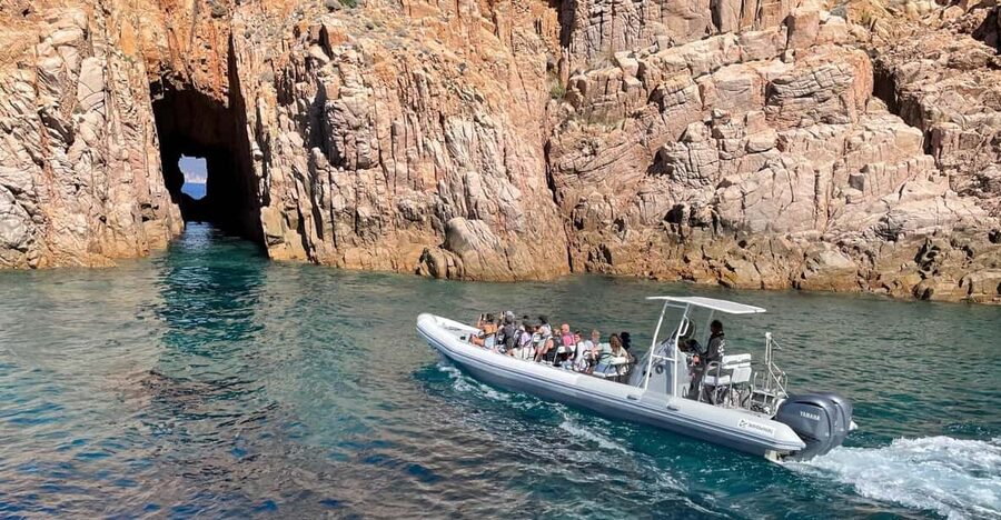From Sagone/Cargèse: Scandola and Calanques de Piana Cruise - Thirty minutes in Girolata