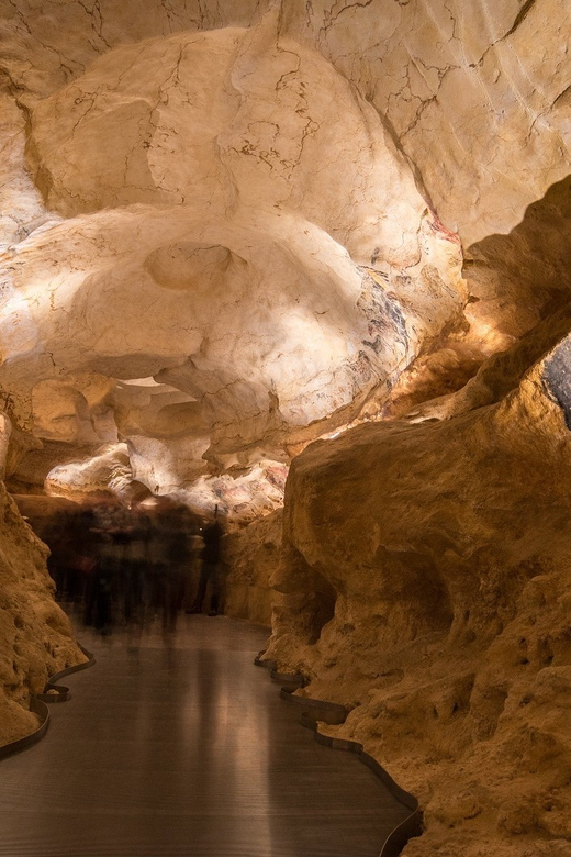 From Sarlat-la-Canéda: Lascaux IV and Cave Art Full-Day Tour - Rouffignac, the authentic cave stop