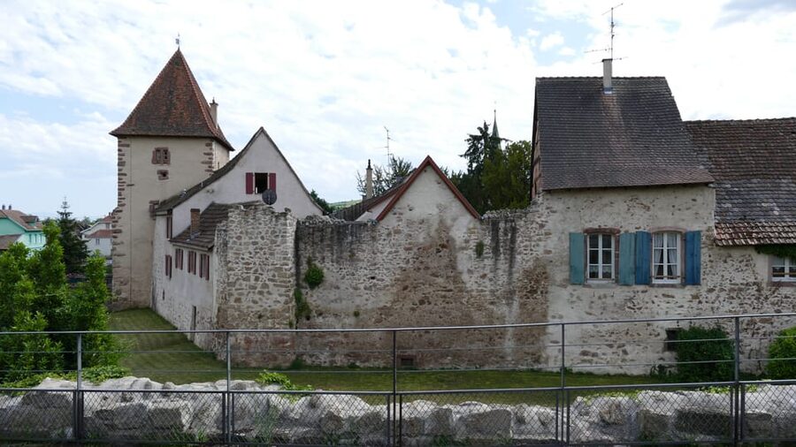 From Strasbourg: Medieval Villages & Wine Tasting Day Trip - Eguisheim closes the village tour