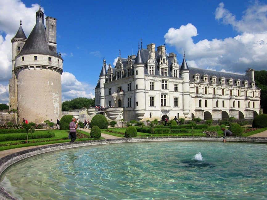 From Tours/Amboise: Chenonceau & Chambord Chateaux Day Trip - The Minivan Makes the Day Practical