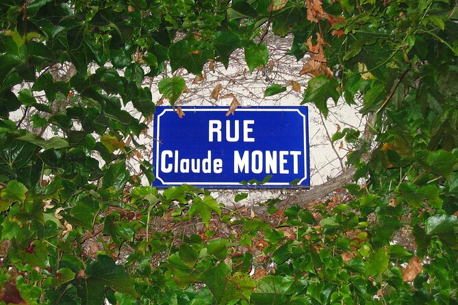 Giverny Monet’s Home and Gardens Half Day Tour from Paris - How much time you really get