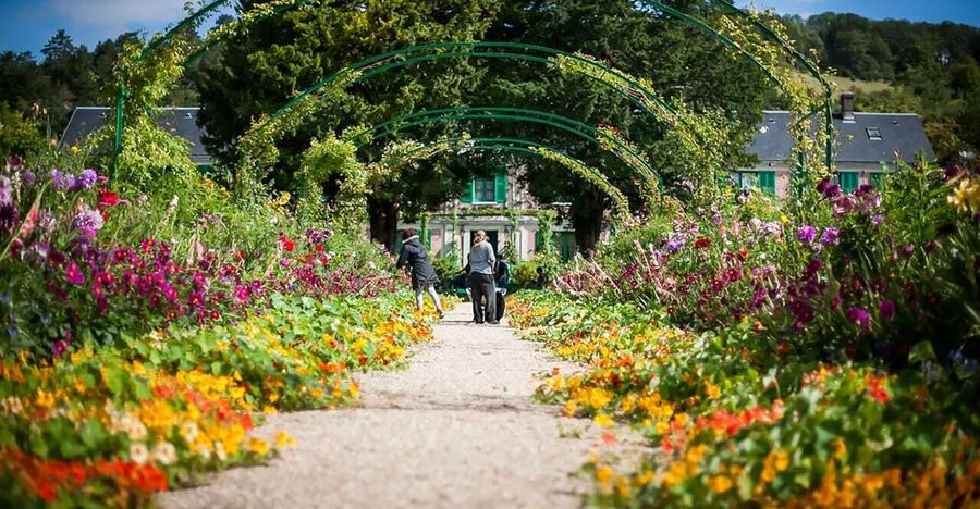 Giverny: Monet's House and Gardens Guided Tour - Key points at a glance