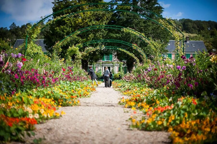 Giverny: Monet's House and Gardens Guided Tour - Why Monet’s garden deserves a guided visit