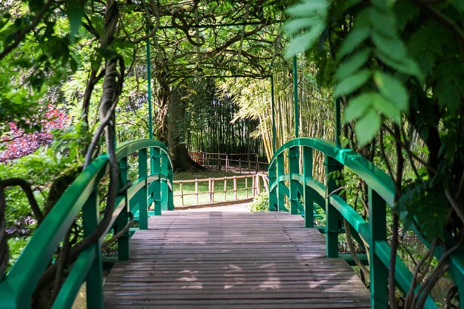 Giverny Small-Group Half Day Trip with Monet’s Gardens from Paris - How the guiding style affects the experience