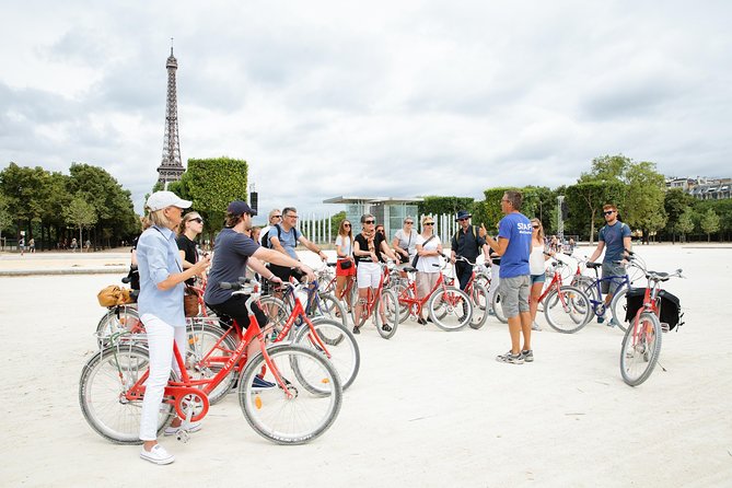 Highlights of Paris Bike Tour w/ a Local Guide (English or Dutch) - The Eiffel Tower finish
