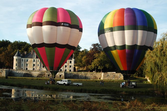 Hot-Air Balloon Ride over the Loire Valley, from Amboise or Chenonceau - Landing, helping with the balloon, and the final toast